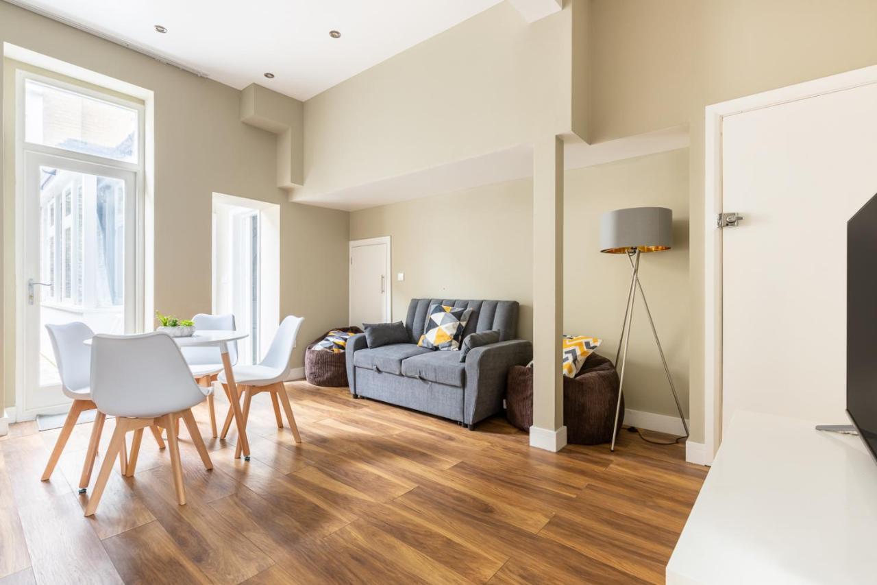 Appartamento Modern 2Bd Flat In Camden Town Londra Esterno foto